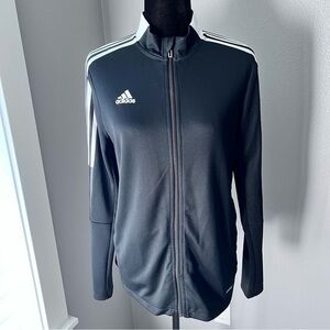 NWOT Adidas women’s lightweight full zip track jacket with zippered pockets